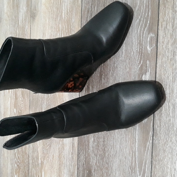 Sol Sana black leather 3 inch heel zip ankle boots with modern heel. Size 6.5 - Picture 2 of 11
